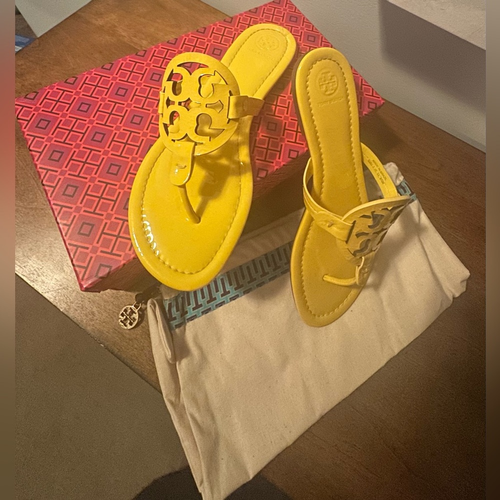 Tory Burch Yellow Leather Logo Thong Sandals - Picture 2 of 8